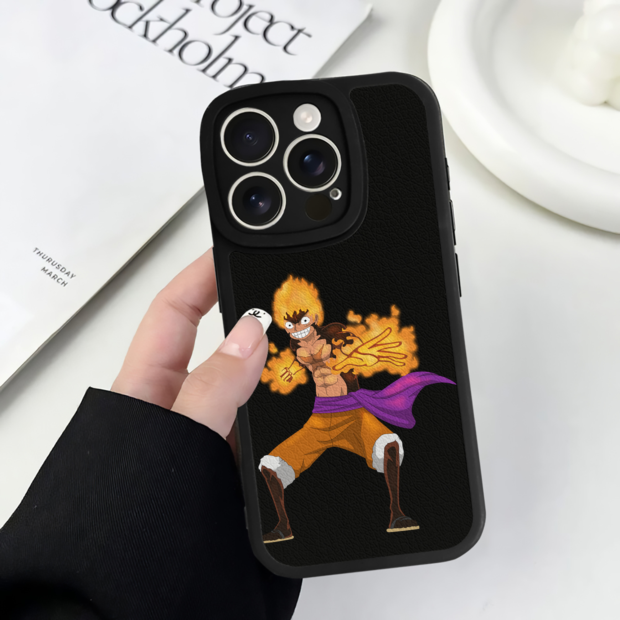 （画像用） ワンピース モンキー・D・ルフィ ONE PIECE Monkey D. Luffy 【iPhone 16シリーズ対応】シリコンスマホケース（レザー調） 材質：シリコン